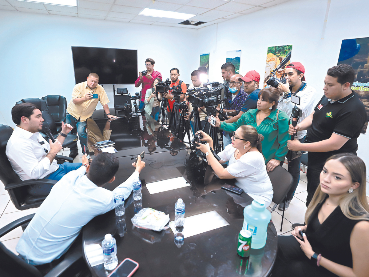 Una “ley mordaza” buscan en el CN con comisión especial, aseguran diputados