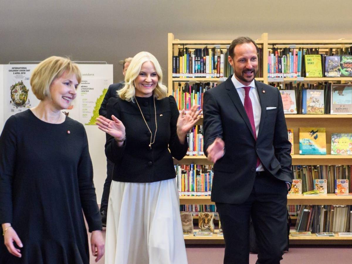 La princesa Mette-Marit habla sobre su vínculo con Epstein: Fui manipulada y engañada