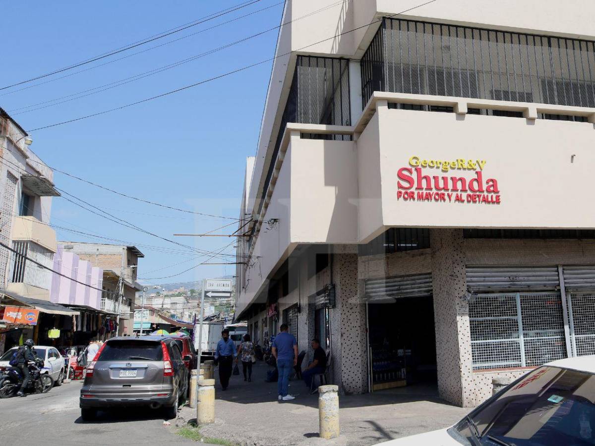 Competencia desleal: Comercios chinos van ganando terreno en la capital