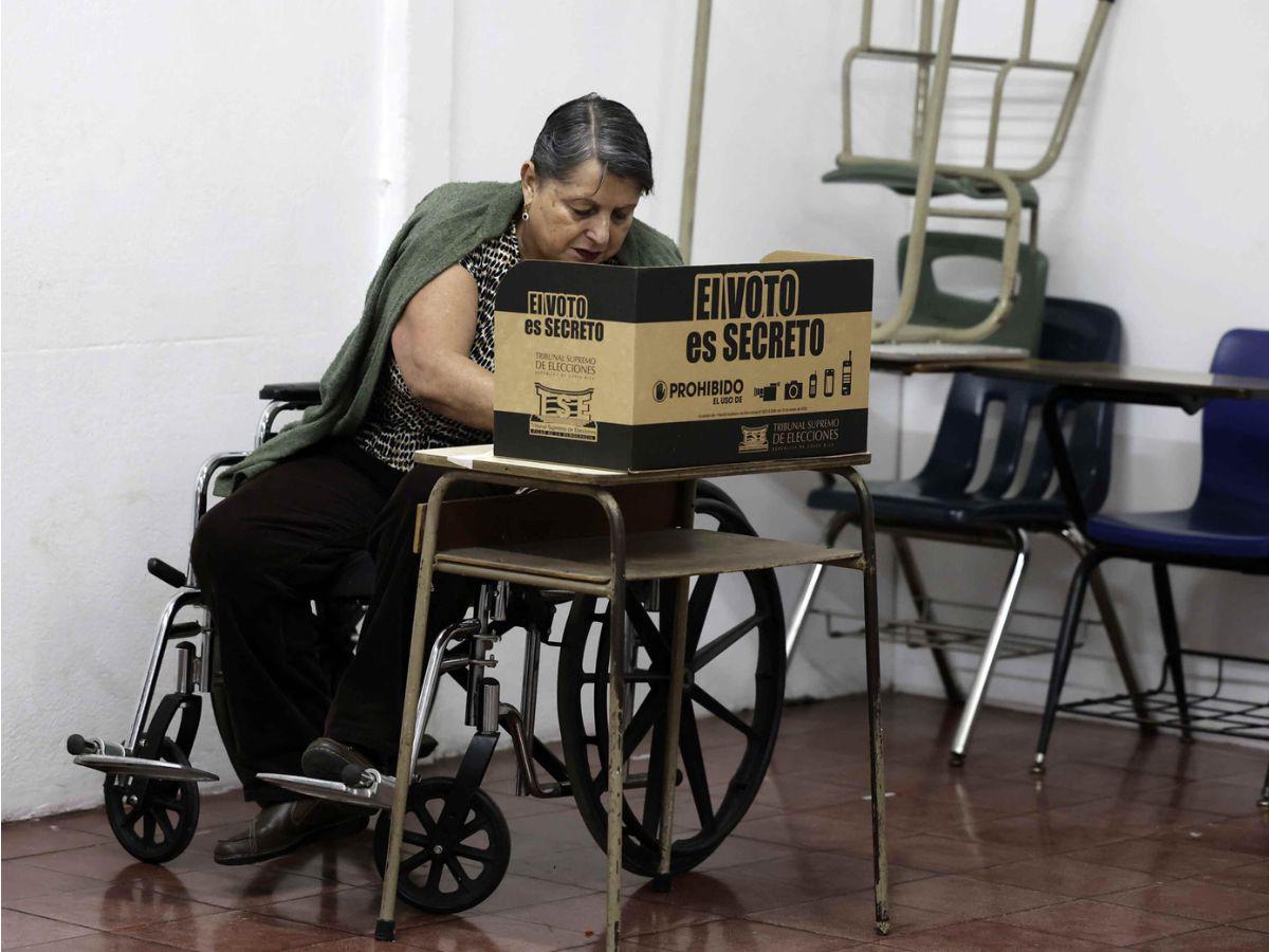 Con normalidad y sin incidentes: así avanzan las elecciones en Costa Rica
