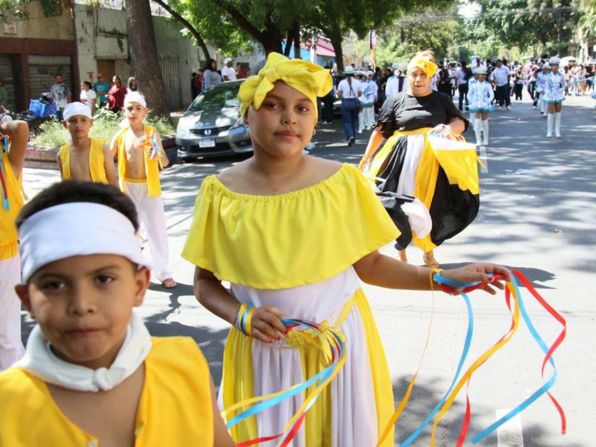Los alumnos de Comayagüela celebraron la patria con entusiasmo y orgullo nacional