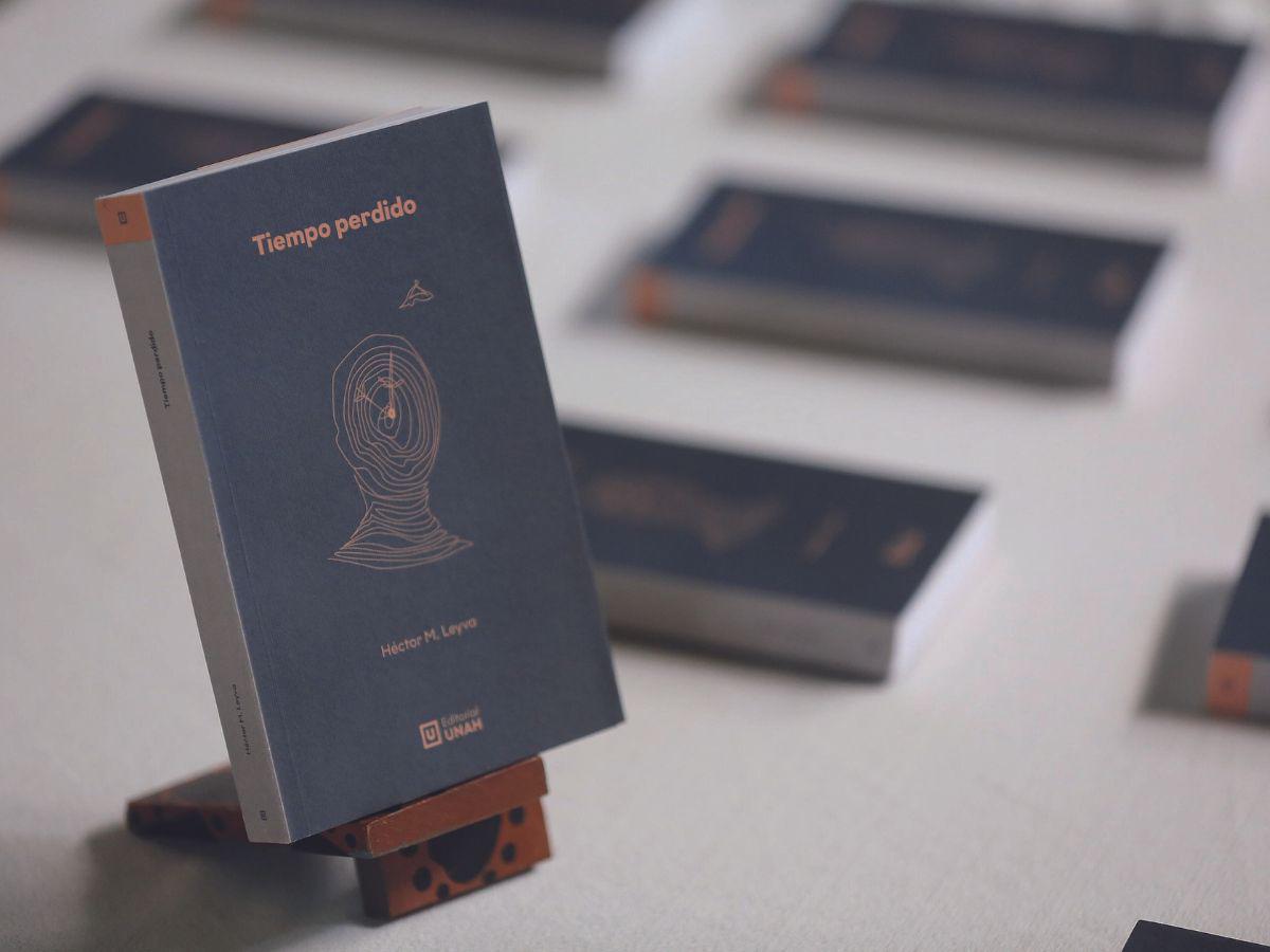 “Tiempo perdido” está disponible para su adquisición en la Librería Universitaria de la UNAH y Guaymuras.
