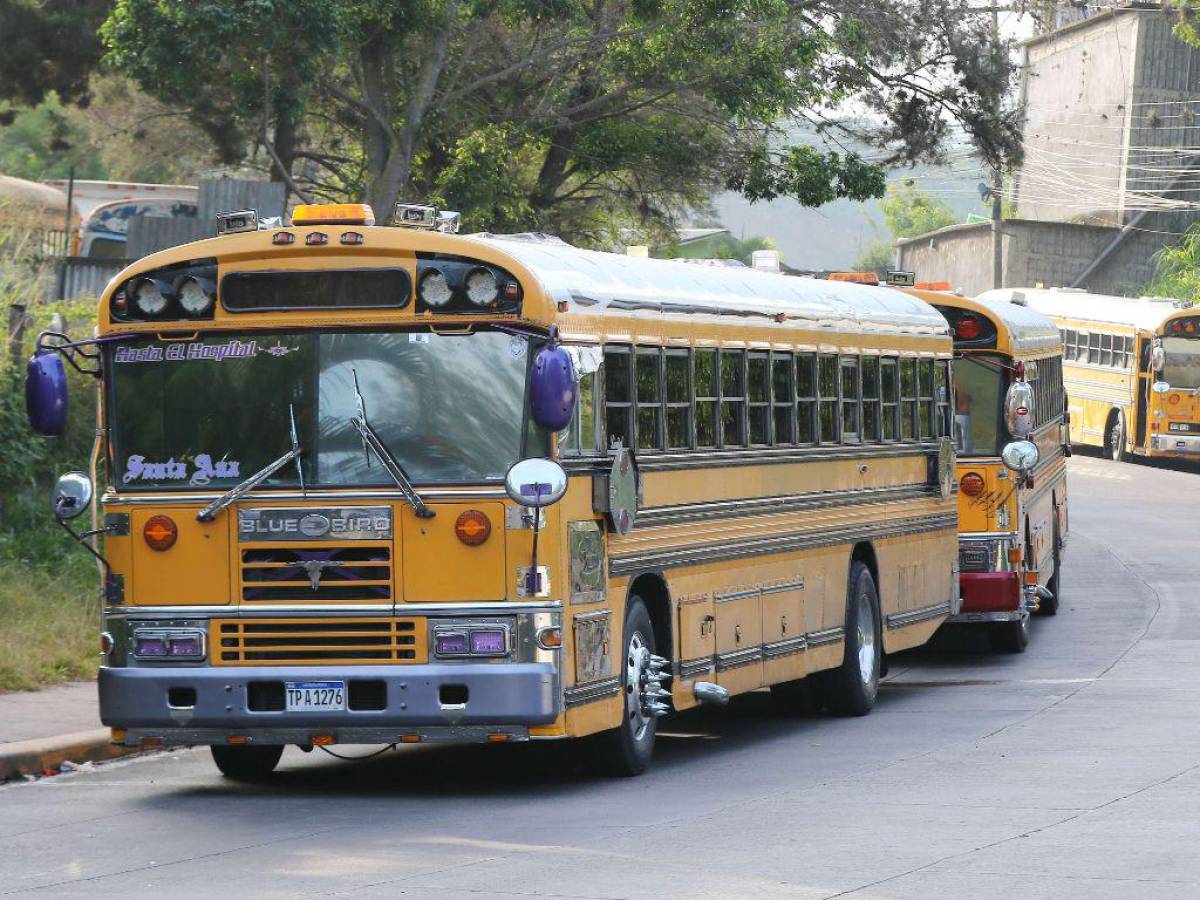 Los buseros exigen que se finalice el tercer carril para agilizar el tráfico.