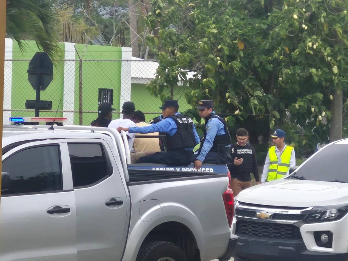 Con un millón de lempiras embalados capturan a tres hombres en muelle de cabotaje de La Ceiba