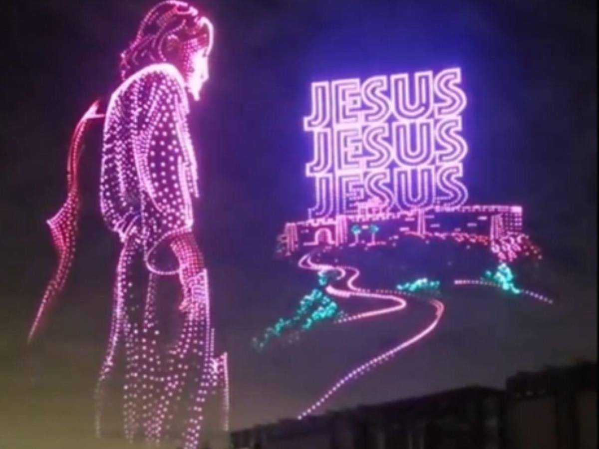 EN FOTOS: 10,000 drones recrearon la pasión de Cristo en Texas, rompiendo récord