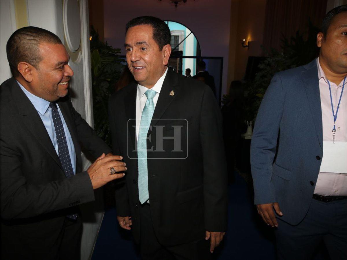 Exalcaldes, expresidentes y figuras políticas acompañaron a Juan Diego Zelaya