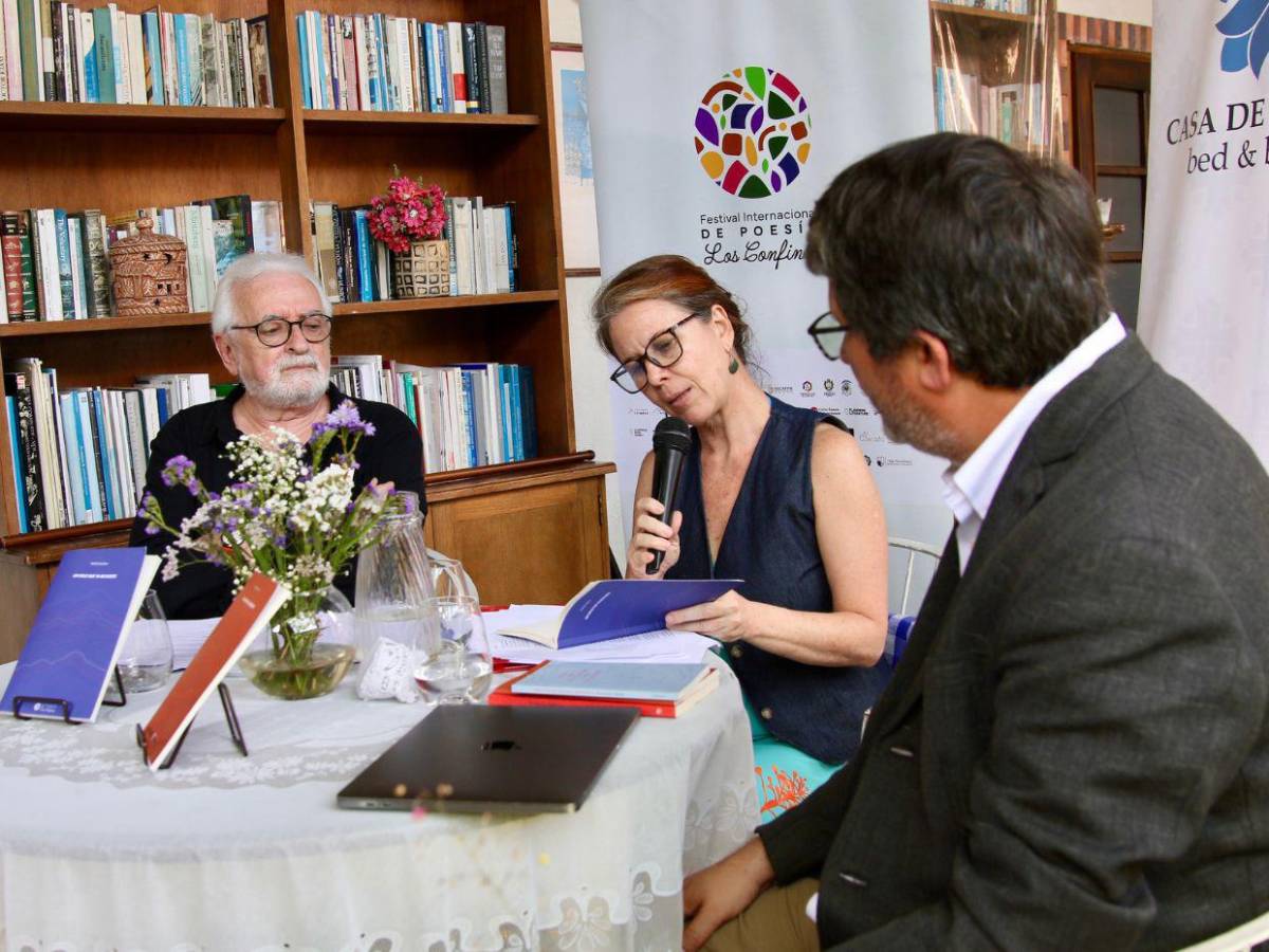 Poetas de Los Confines leen sobre el duelo, la niñez y el exilio previo a la inauguración del festival