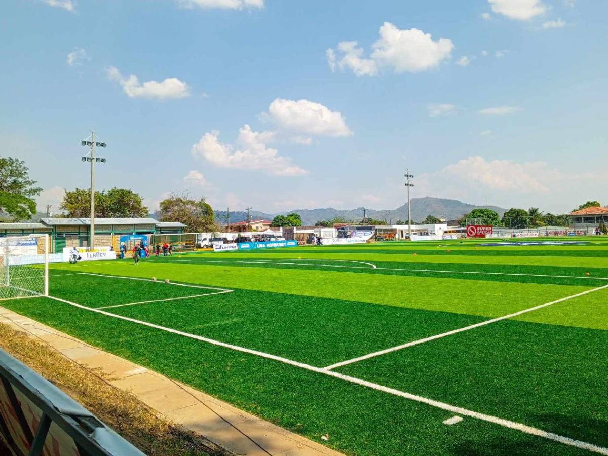 ¿Quién es la hermosura que robó suspiros? El ambientazo en partido por el descenso en Olancho