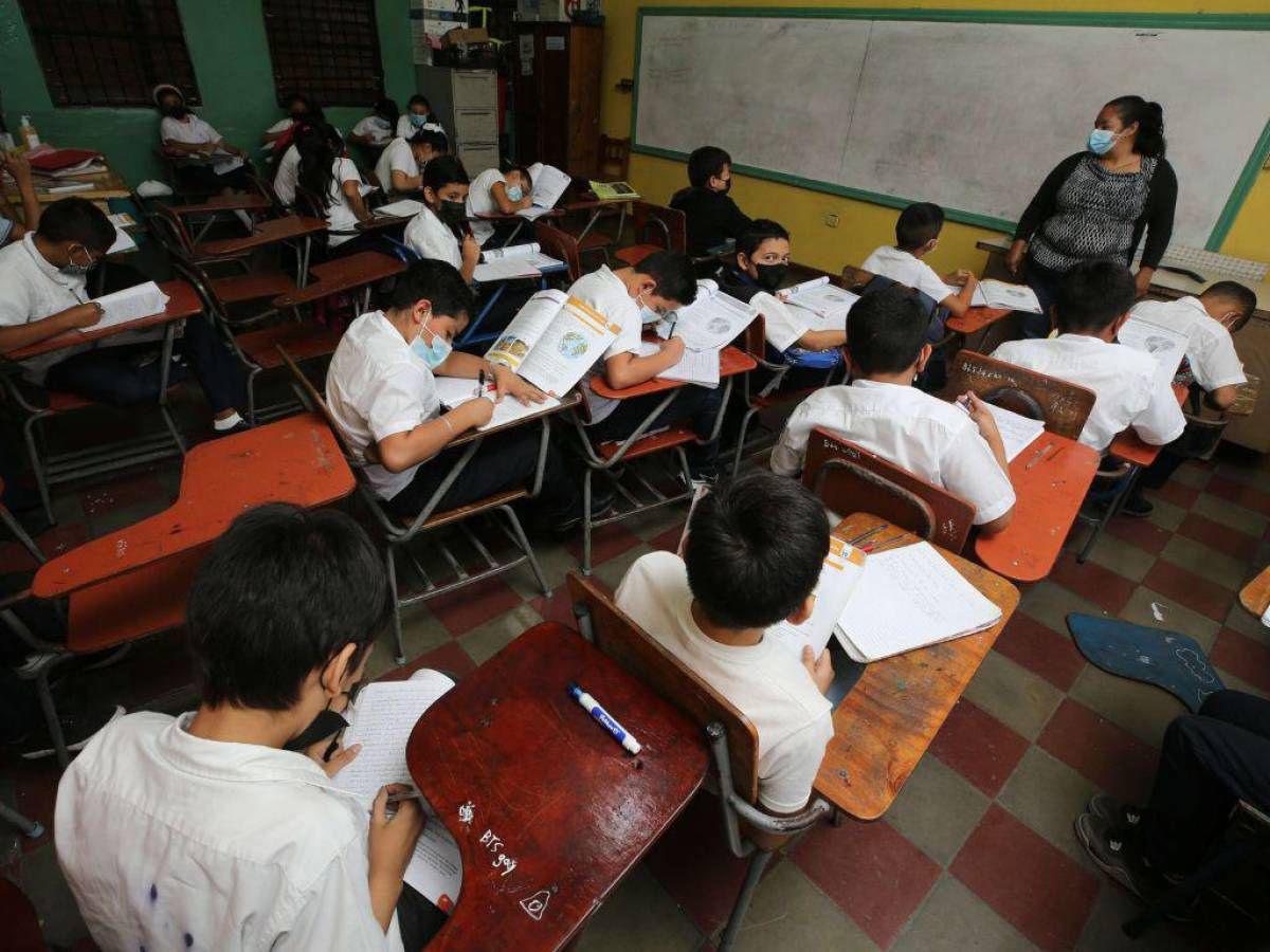 Escuelas esperan fondos de matrícula gratis en Olancho
