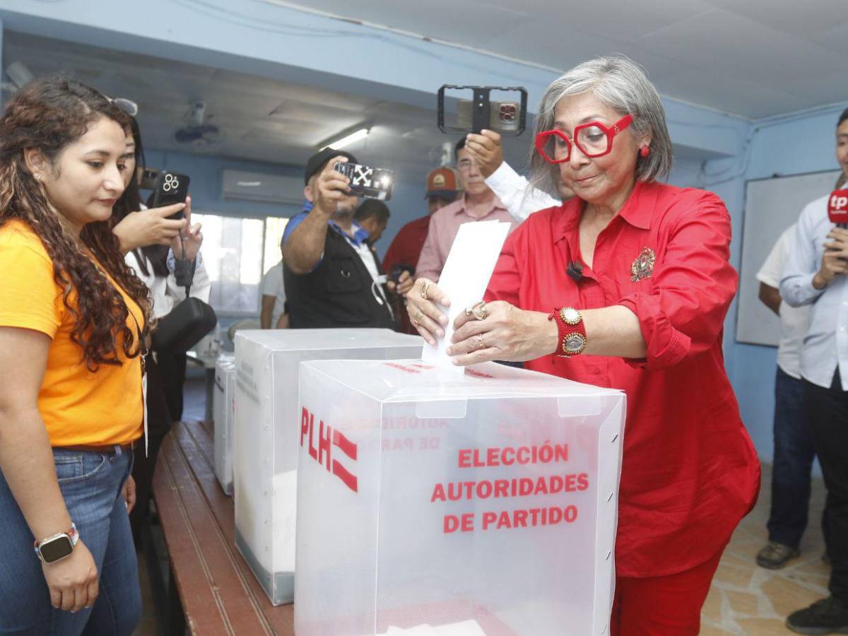Precandidatos presidenciales ejercieron su voto en las primarias en Honduras