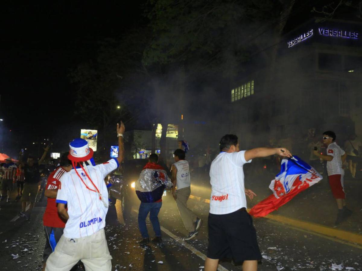 ¡Algarabía! Olimpistas celebran en las calles de San Pedro Sula la copa 39