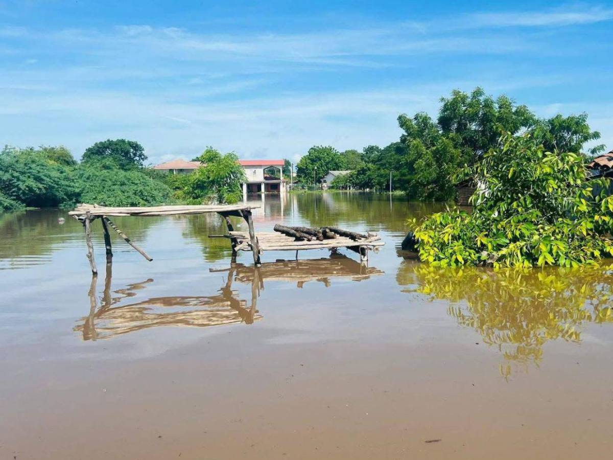 Incomunicados e inundados por fuertes lluvias en Costa de los Amates y El Cubulero