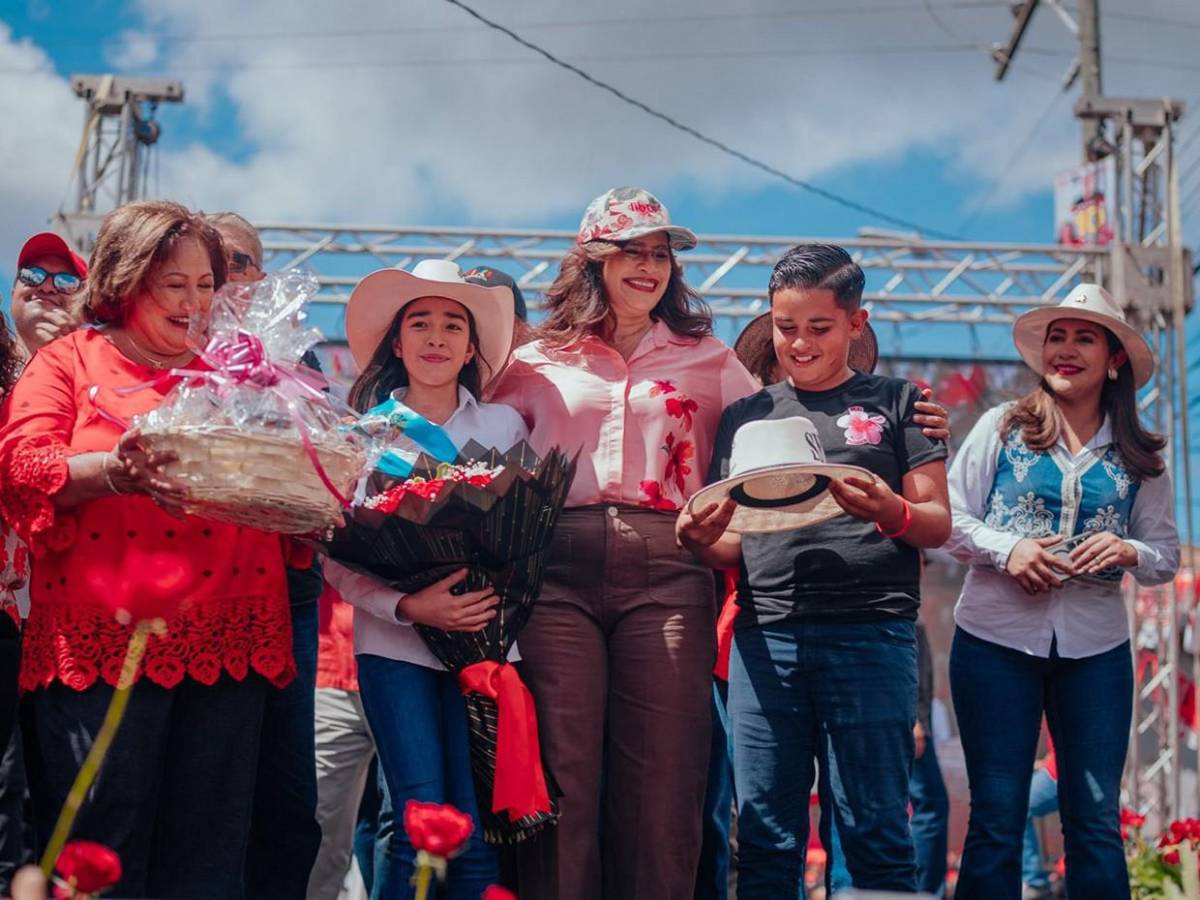 Rixi Moncada reafirma en Talanga y Choluteca su llamado a defender la refundación