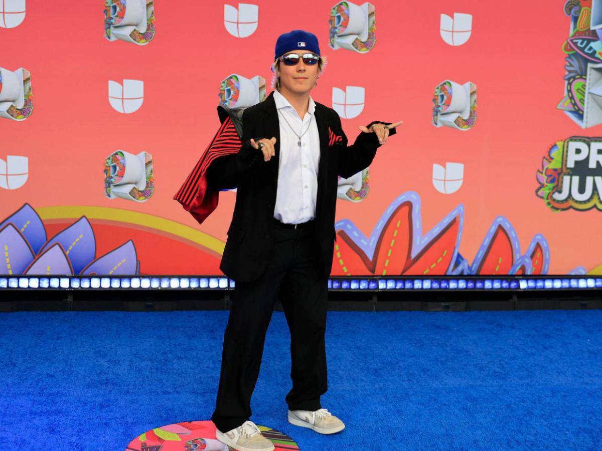 Así lucieron los famosos en la alfombra azul de Premios Juventud