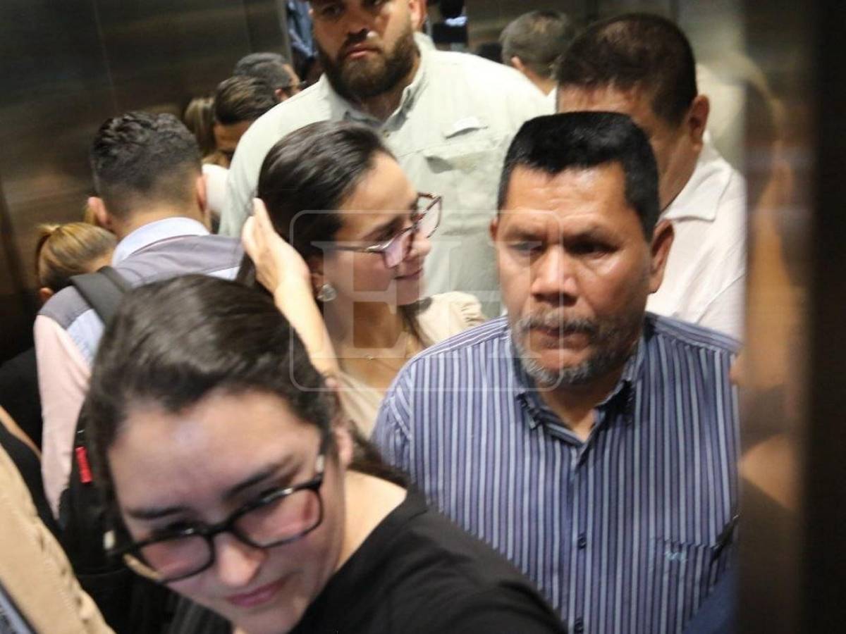 Oro por todos y los bendigo: Iris Cuéllar tras firmar libro de asistencia en la CSJ