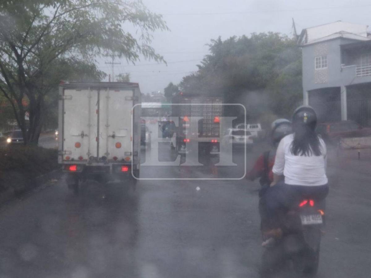 ¡La espera terminó! Fuertes lluvias caen sobre la capital