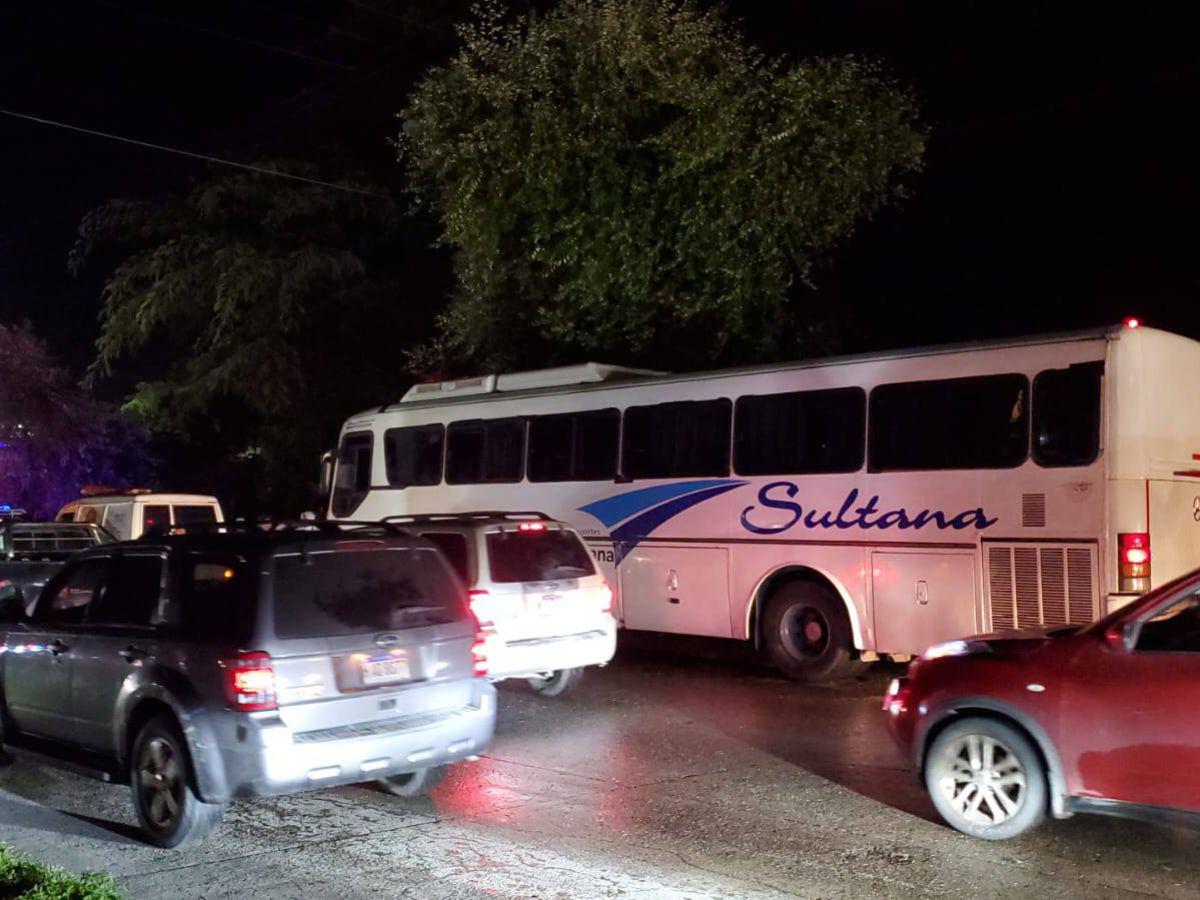 Sicario se subió al bus y lo acribilló: Kevin Flores quedó dentro de la unidad  desangrándose