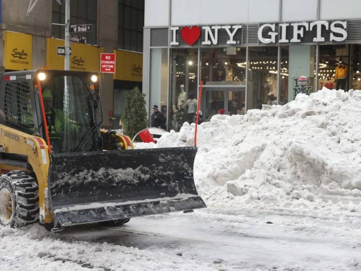 Pagarán 45 dólares por hora por retirar nieve: conozca cómo conseguir el empleo en NY, EE UU