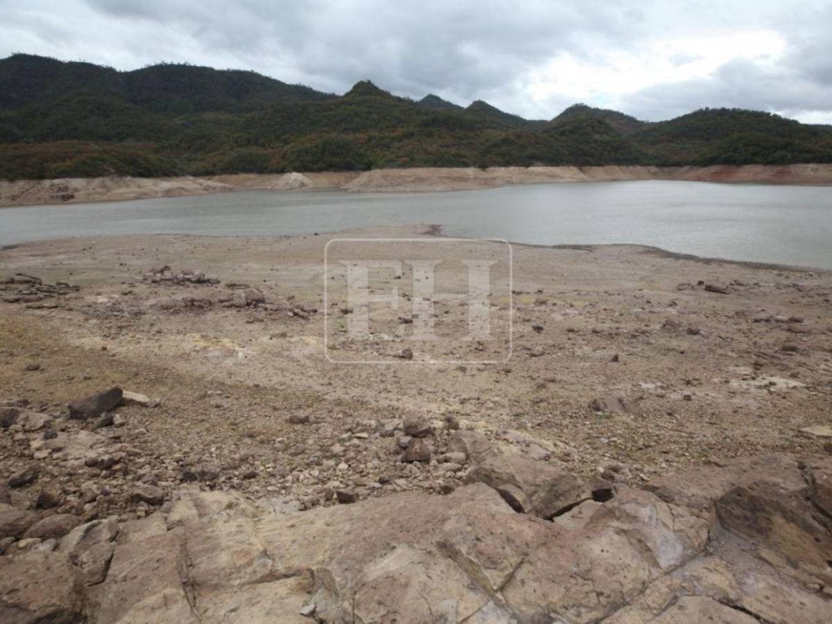 Niveles de agua alarmantes: Imágenes que muestran la crítica situación de la represa Concepción