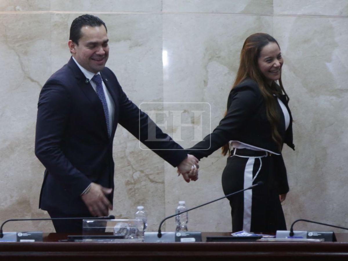 Con un romántico beso: esposa de Tomás Zambrano lo felicita tras asumir la presidencia del CN