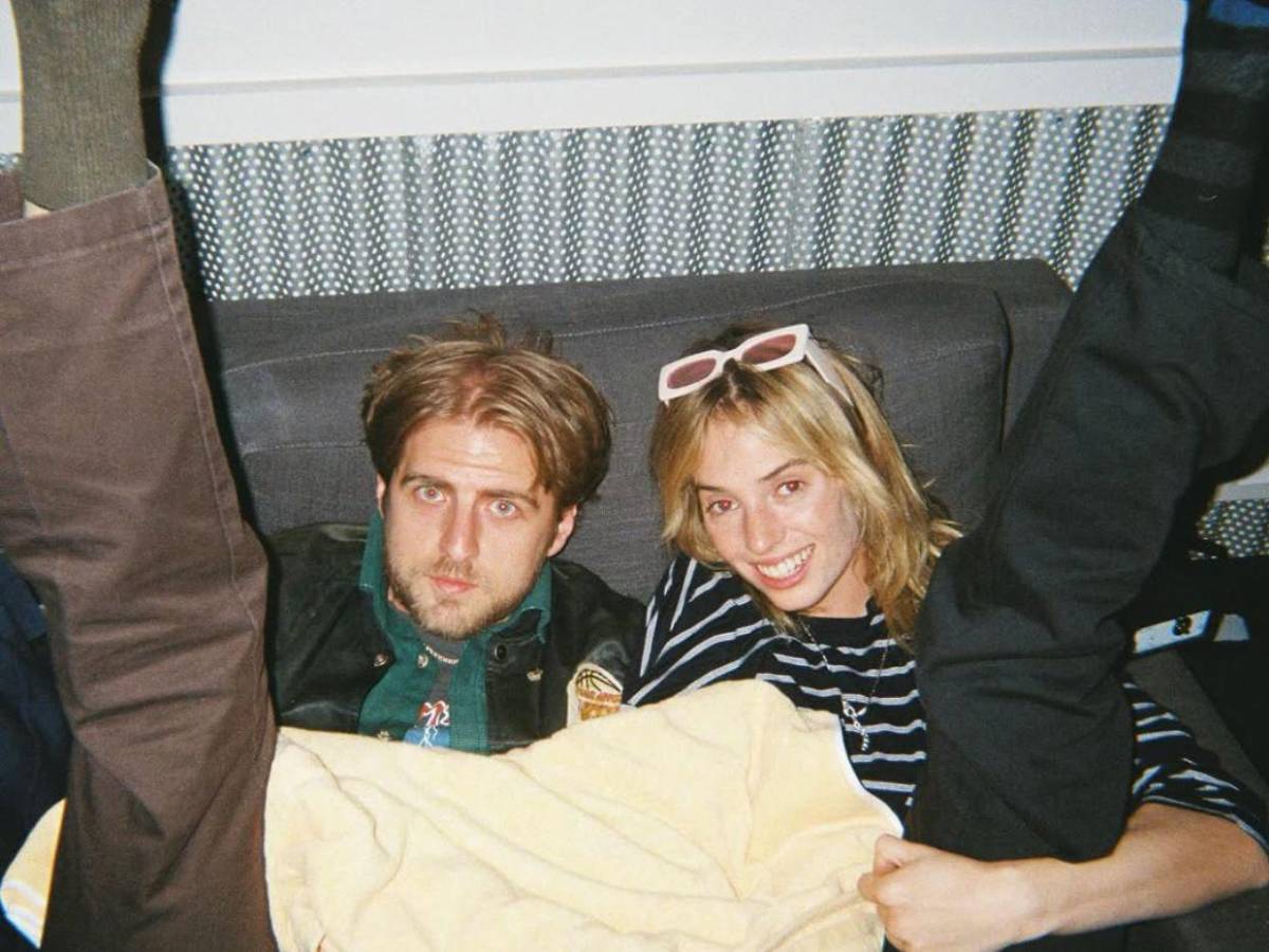 La hija de Uma Thurman y Ethan Hawke se casa con su colaborador musical