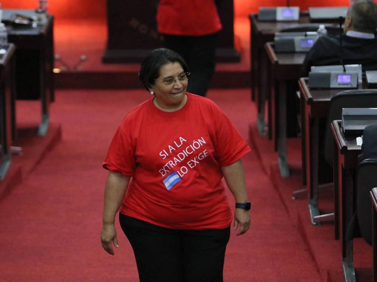 Con mensajes de “Sí a la extradición”, “se van” y citas bíblicas, diputadas protestan en el CN