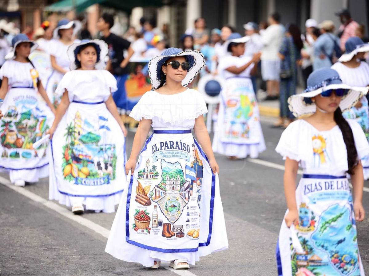 Color y fervor patrio engalanan los desfiles patrios en San Pedro Sula este lunes