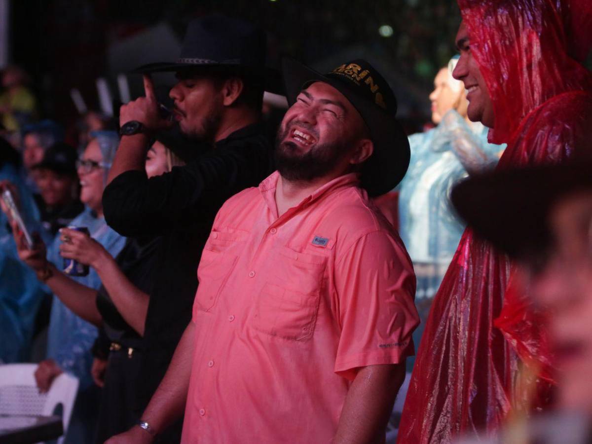 Las mejores imágenes que dejó el concierto de Carín León en Tegucigalpa