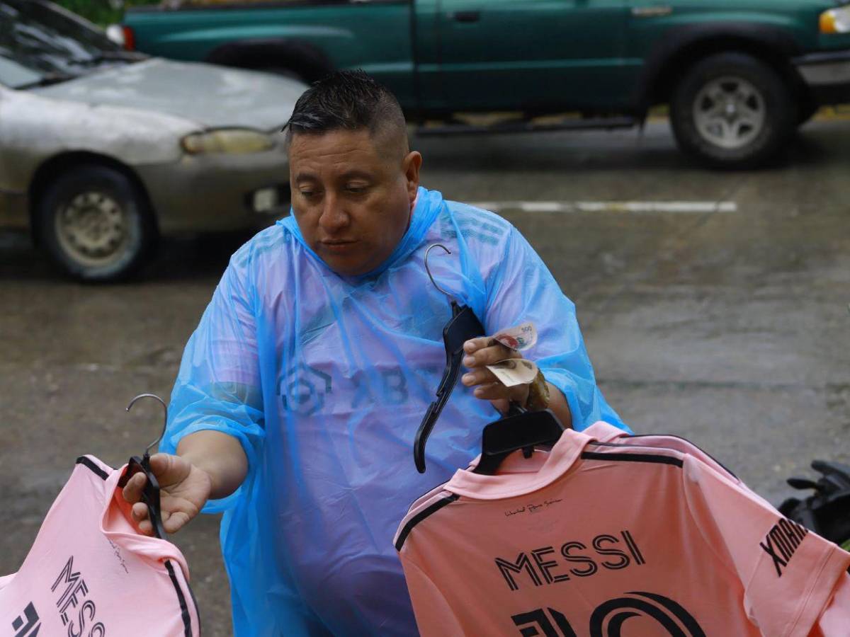 Camisetas, comida y pasión afuera del Olímpico previo a  Olimpia vs Inter Miami