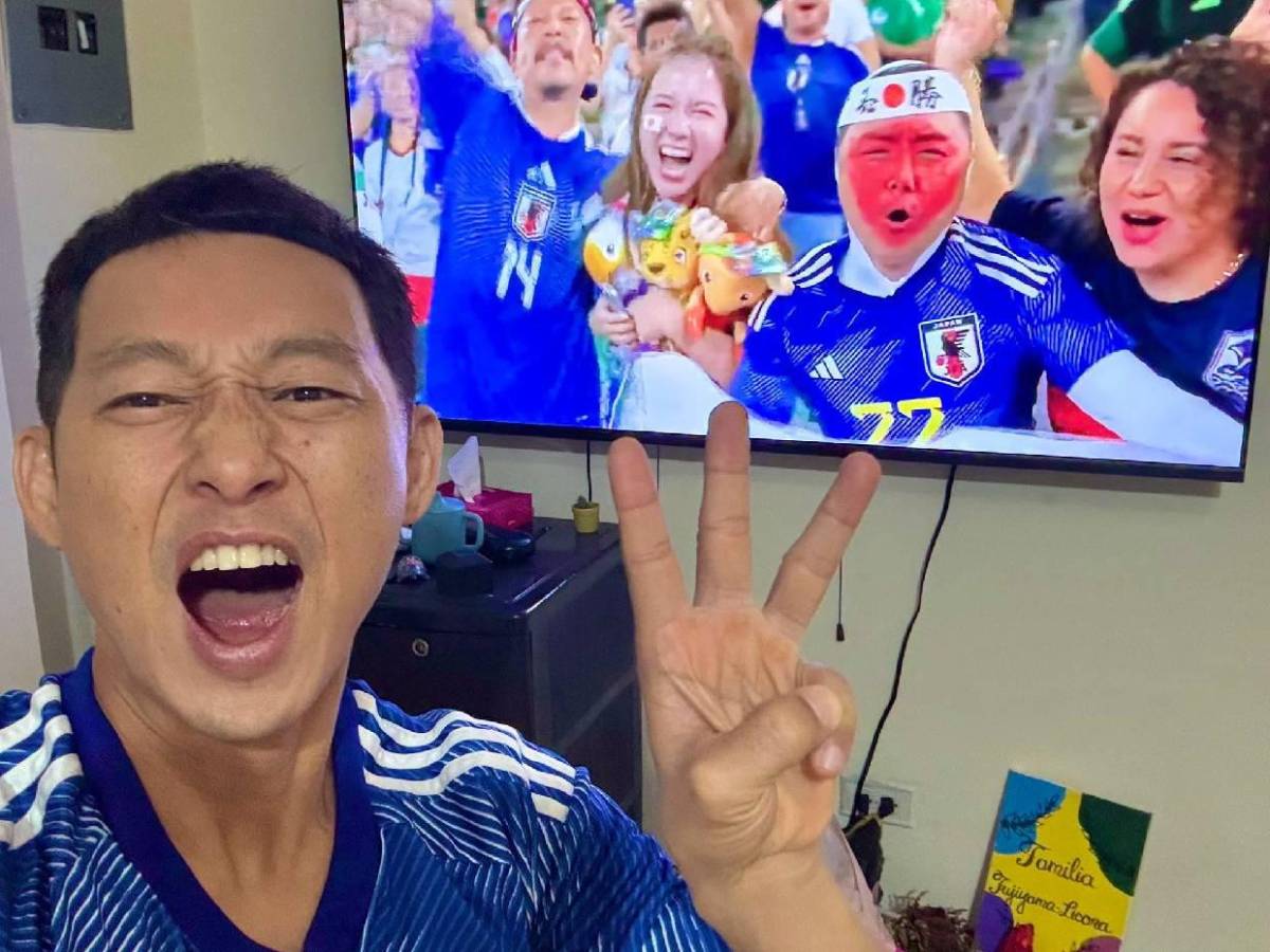 Carlos Espina sorprende a Shin Fujiyama con impresionante regalo: Lo que le dio en pleno Mundial