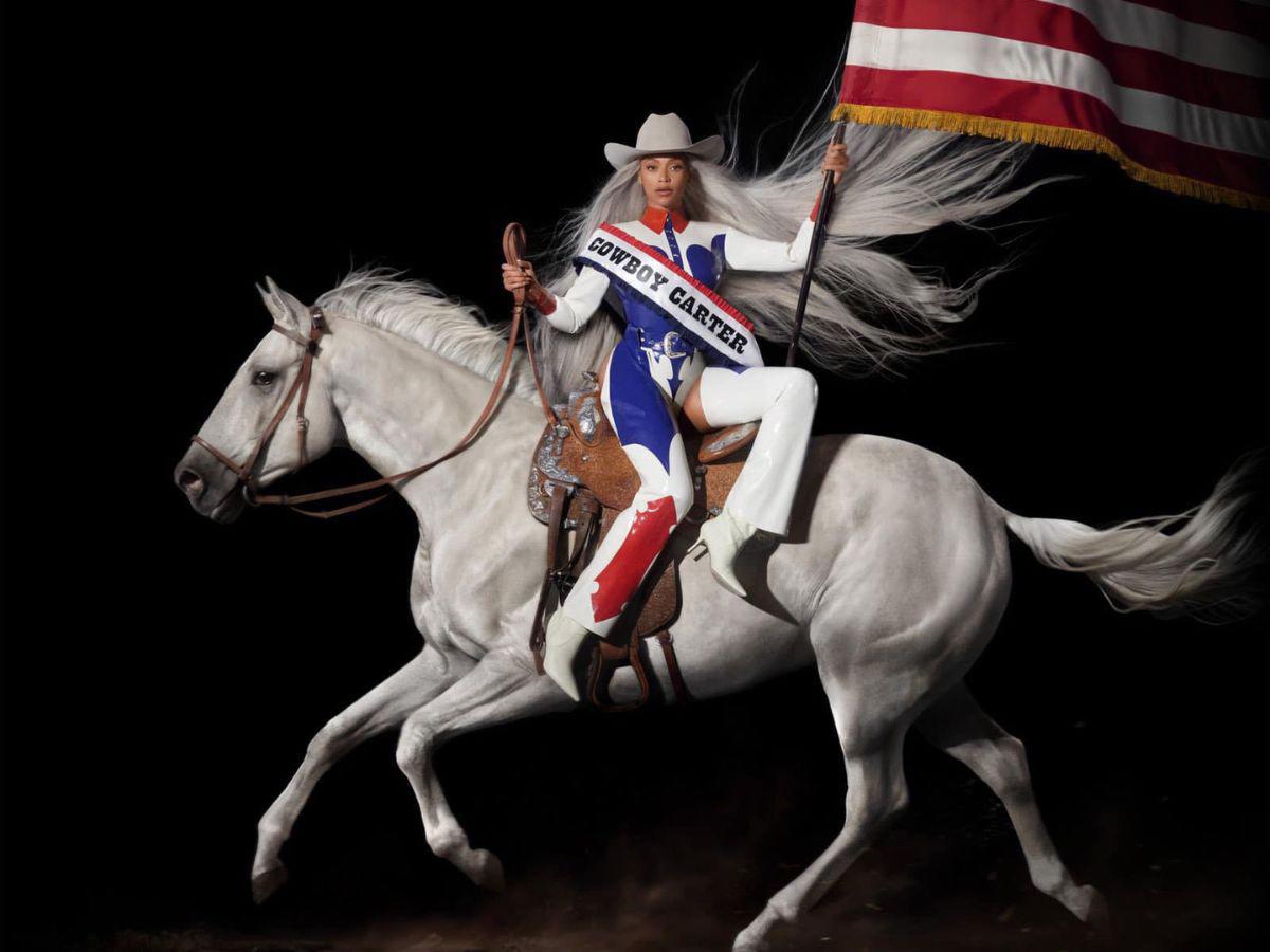 En la imagen, que será la portada del álbum, Beyoncé posa sobre un caballo blanco, usando un sombrero muy country y alzando la bandera de los Estados Unidos de América.