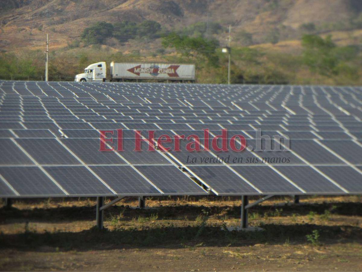 Factura eléctrica solo bajaría 5 u 8 centavos con revisión de contratos