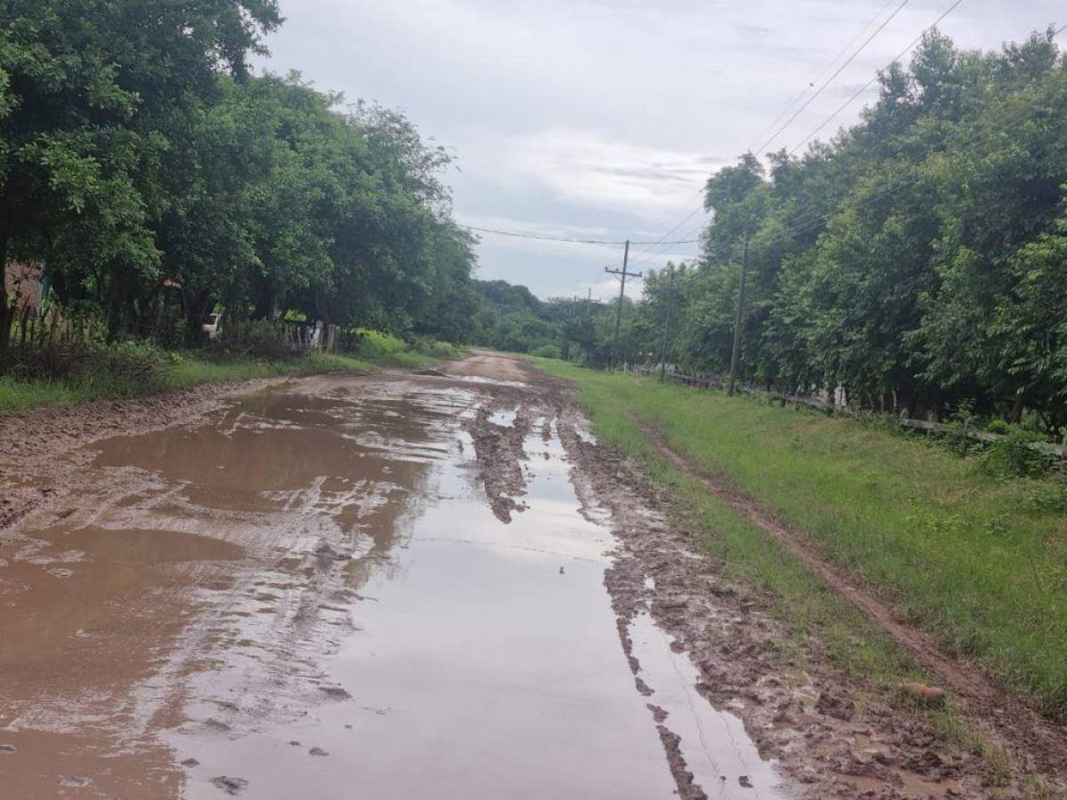 A punto de quedar incomunicados por pésima carretera Monjarás- Punta Ratón