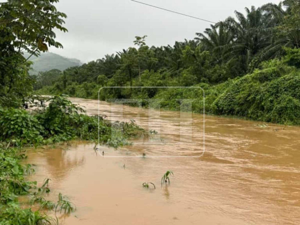 Río Leán se desborda y provoca inundaciones y damnificados en Atlántida
