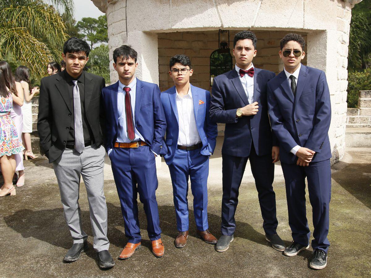 Seniors de Dowal School se dan cita en el sector de El Hatillo