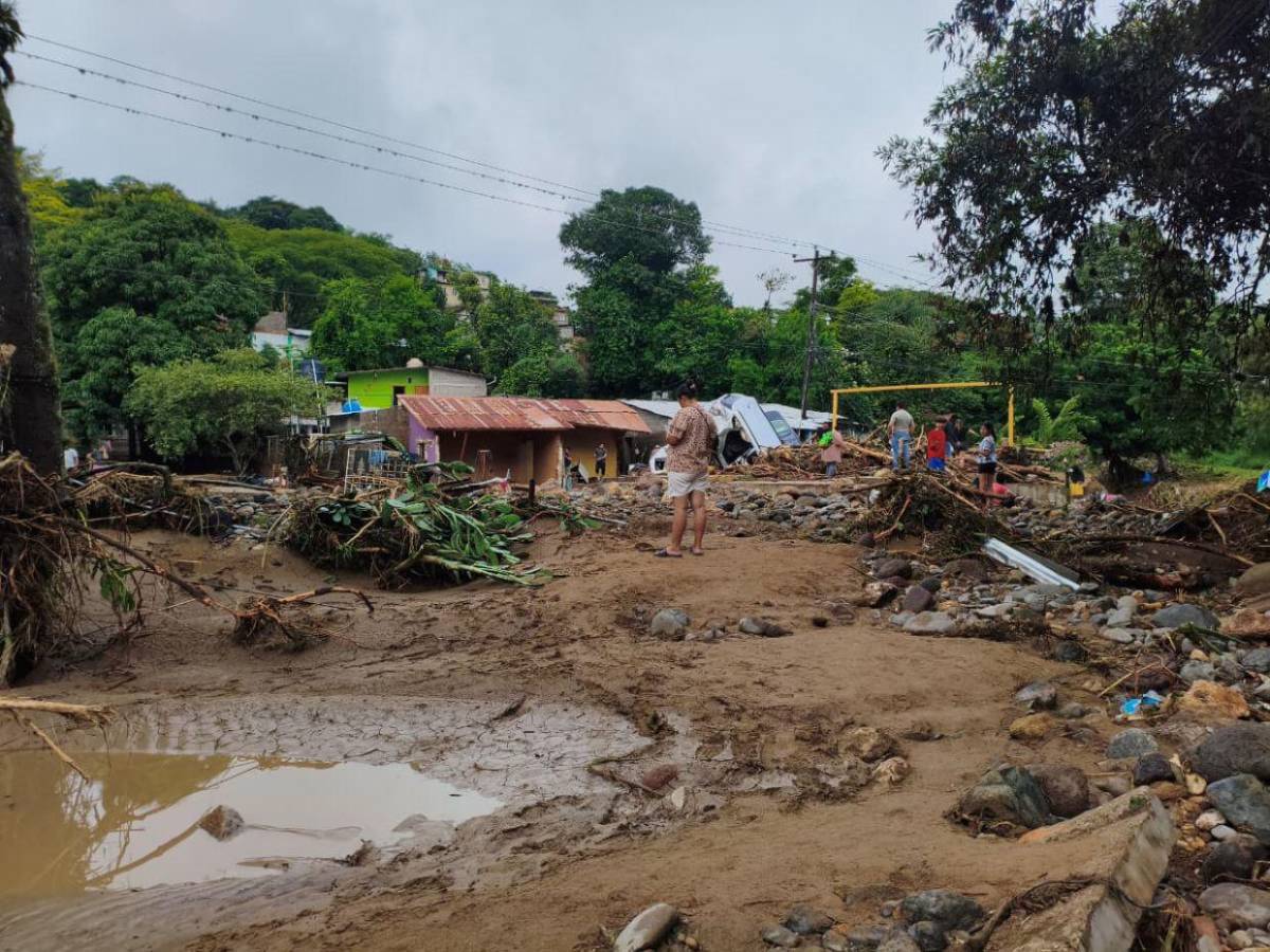 No vi esto ni en el Mitch: más de 15 carros arrastrados y casas derrumbadas en Río Abajo