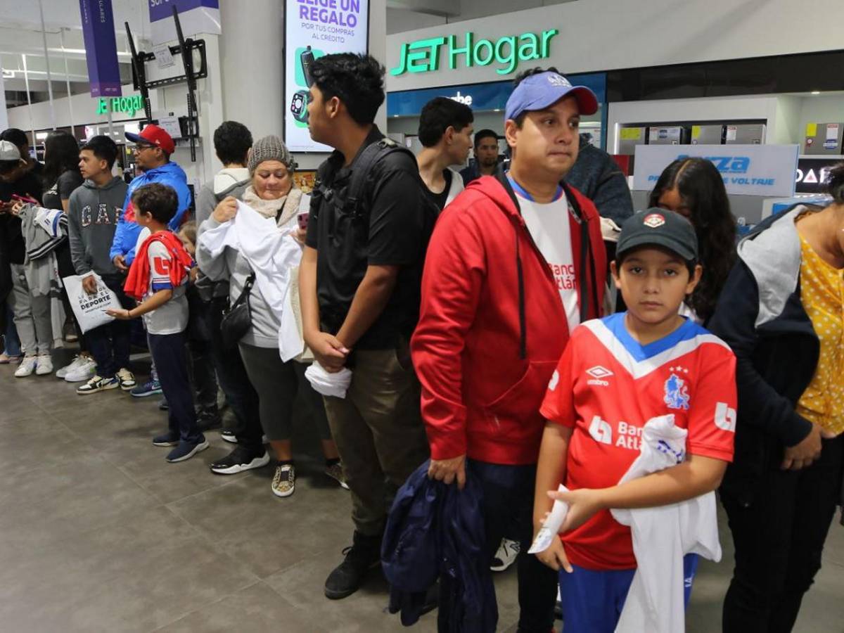 Autógrafos, fotos y trofeos: una tarde inolvidable con el Olimpia