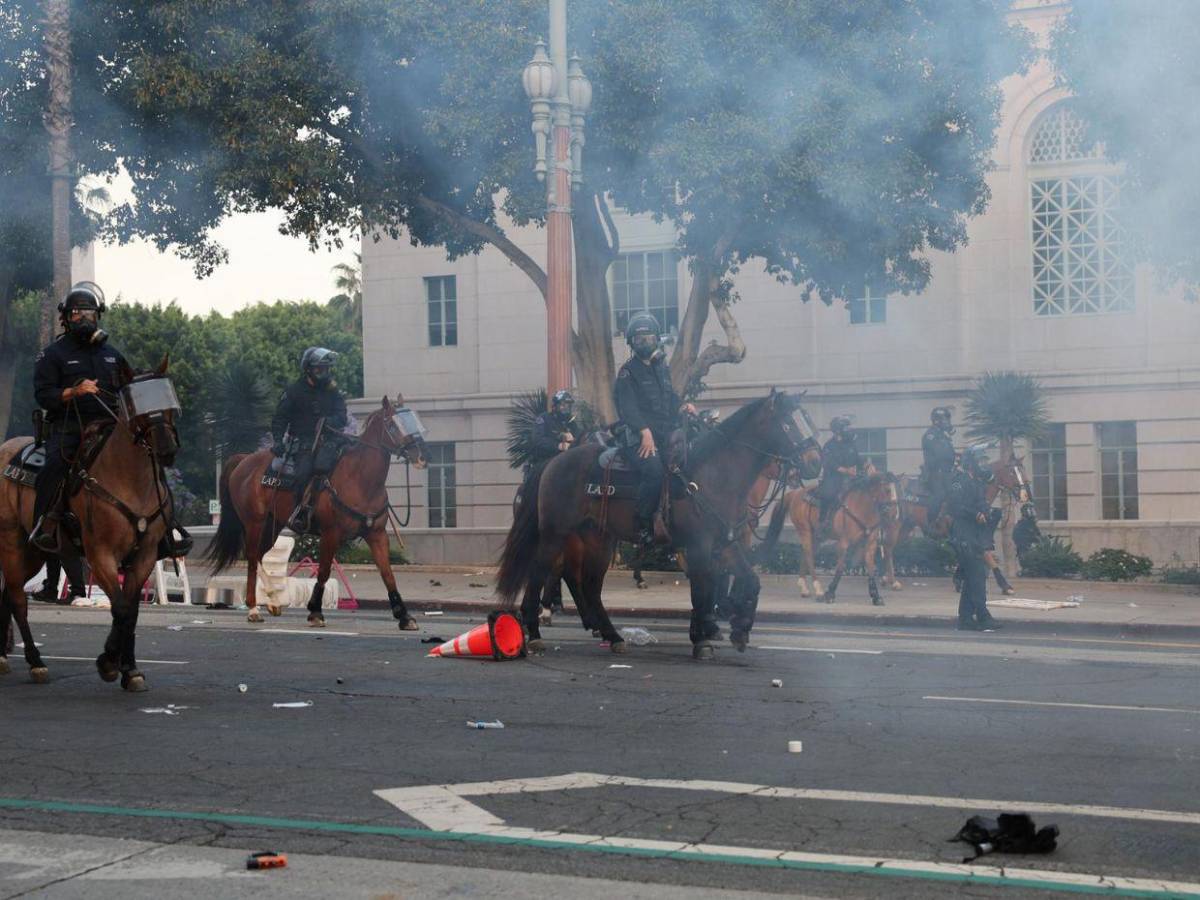 La comunidad de Los Ángeles se resiste a doblegar; siguen protestas