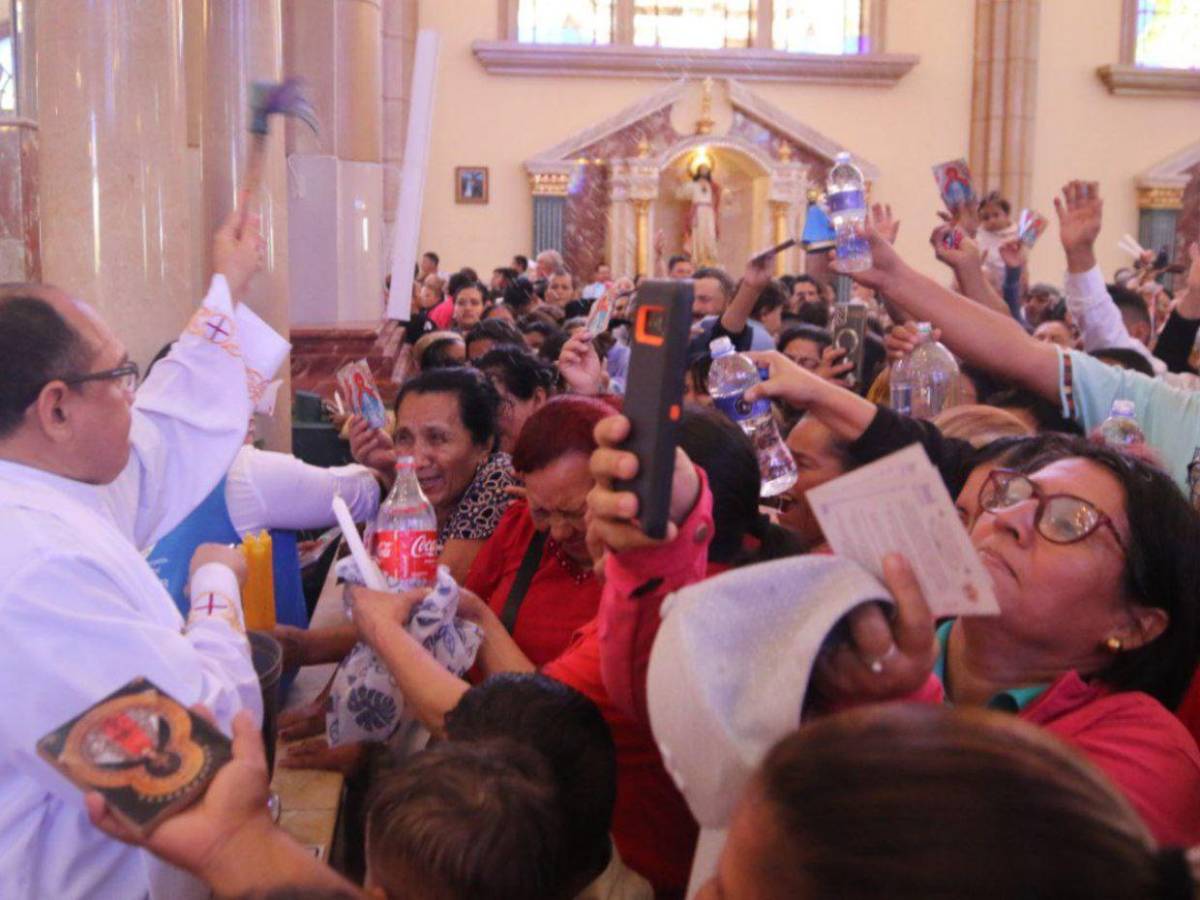 Devoción en la eucaristía en honor a la Virgen de Suyapa en su 278 aniversario