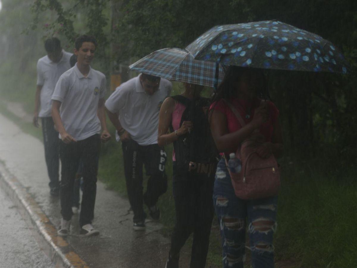 Elevan a alerta amarilla a seis departamentos; dejan en verde a otros siete