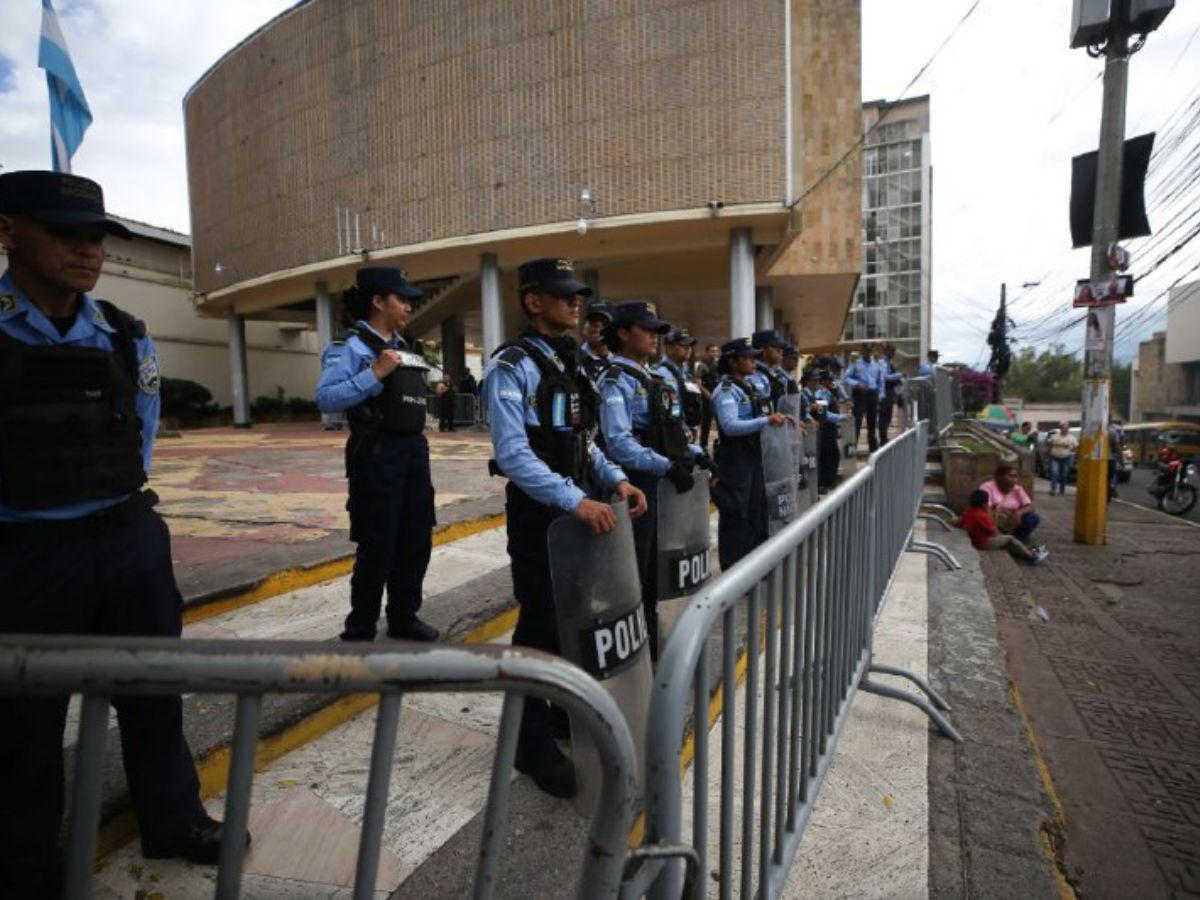 Oposición denuncia bloqueo policial en el Congreso Nacional de Honduras