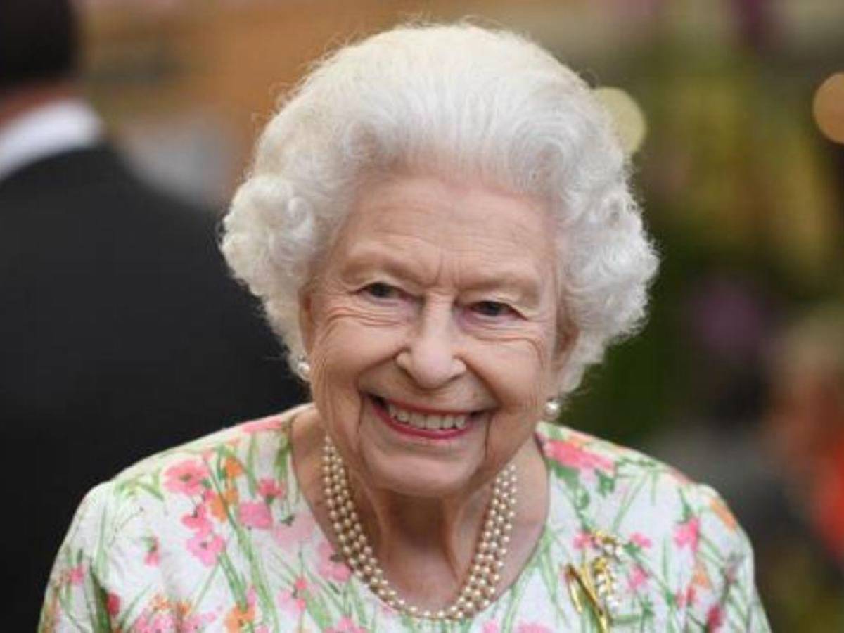 ¿Cuál es el grado académico de la reina Isabel II?