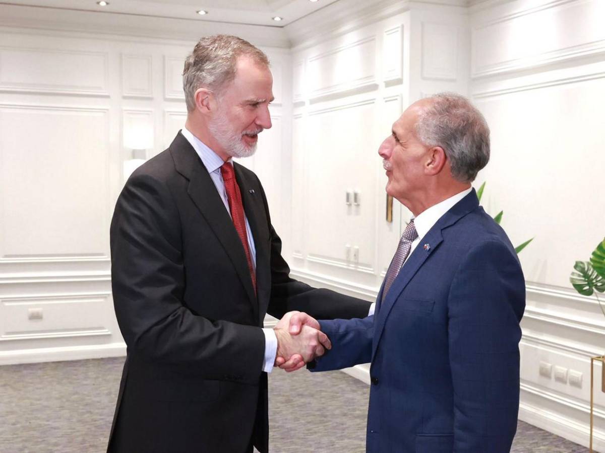 Nasry Asfura se reúne con el rey Felipe VI y José Antonio Kast previo investidura en Chile