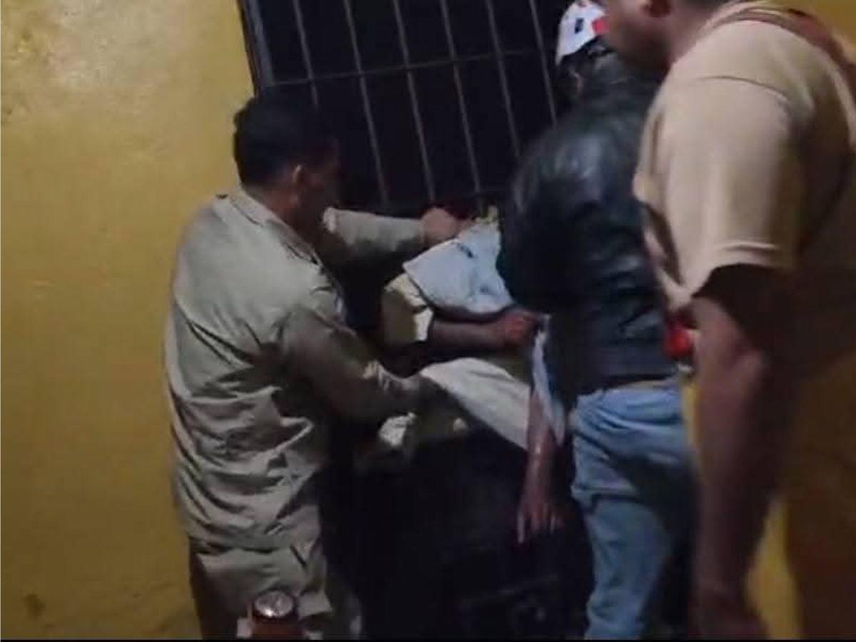 Hombre quedó atrapado entre los barrotes de una celda en Guaimaca: así lo rescataron