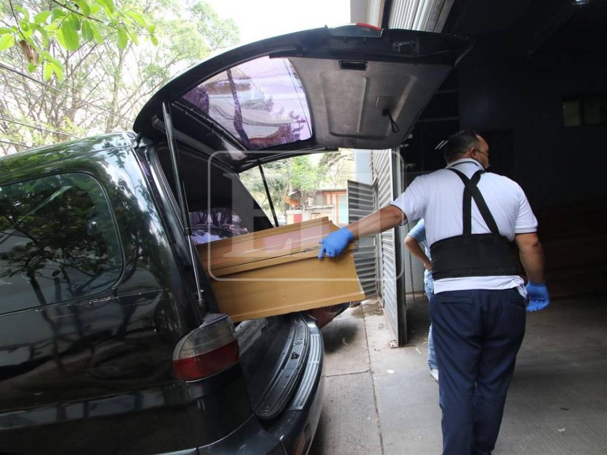 Entregan a familiares dos de los tres cuerpos carbonizados en El Cimarrón