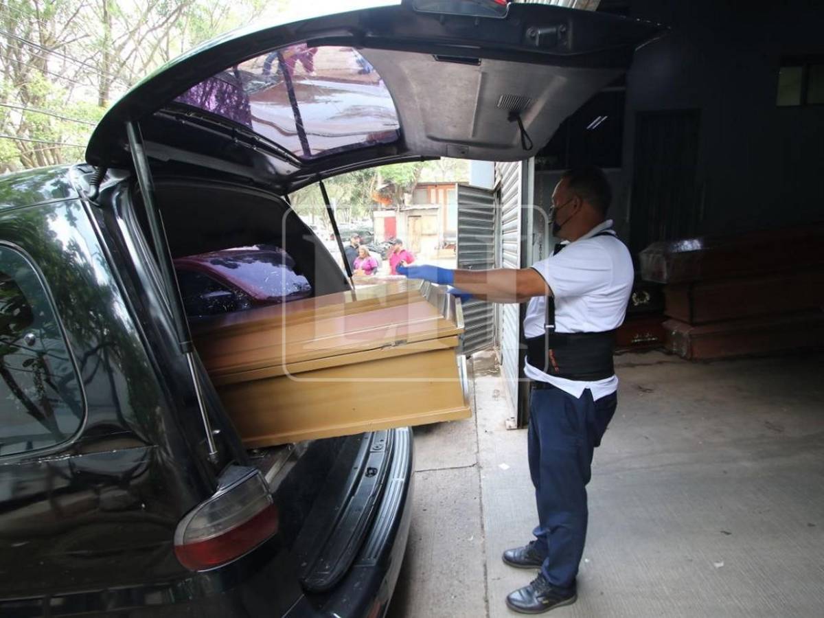 Entregan a familiares dos de los tres cuerpos carbonizados en El Cimarrón