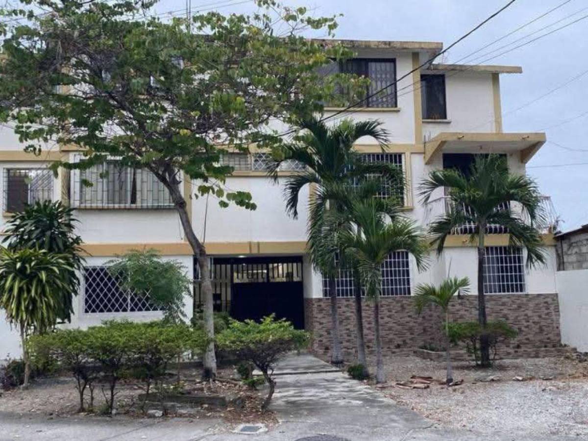 Mujer es acusada de asesinar a su madre y usa IA para encubrir el crimen en Ecuador