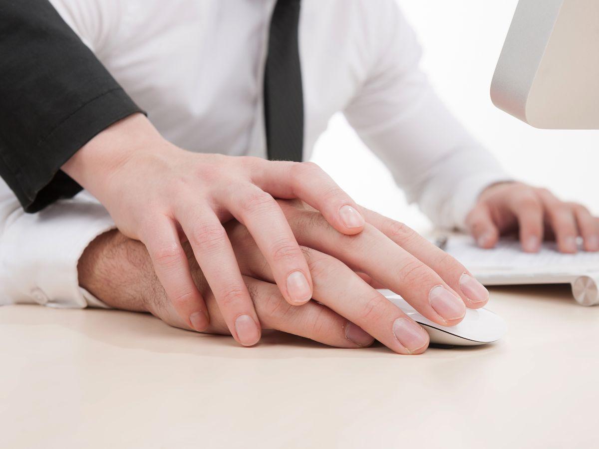 Riesgos a considerar antes de enamorarse de su compañero de trabajo