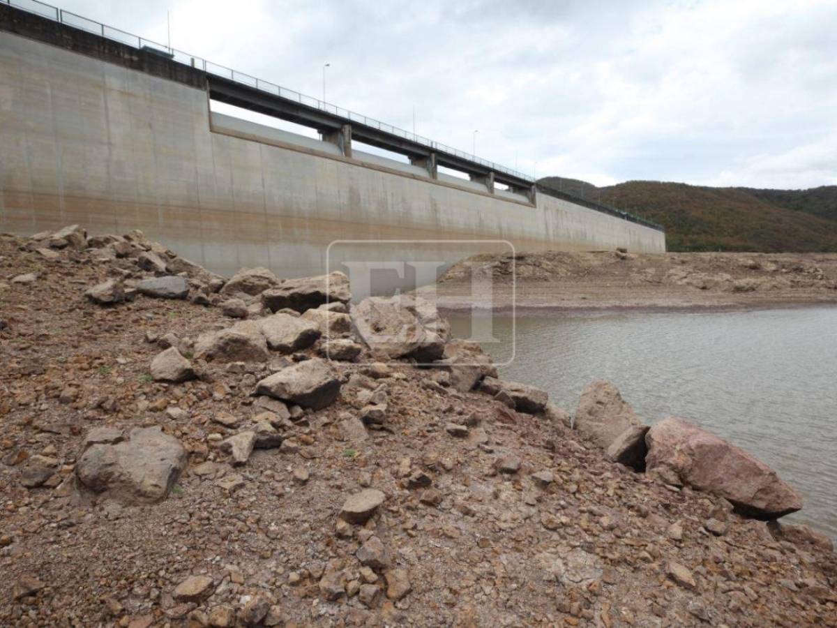 Niveles de agua alarmantes: Imágenes que muestran la crítica situación de la represa Concepción
