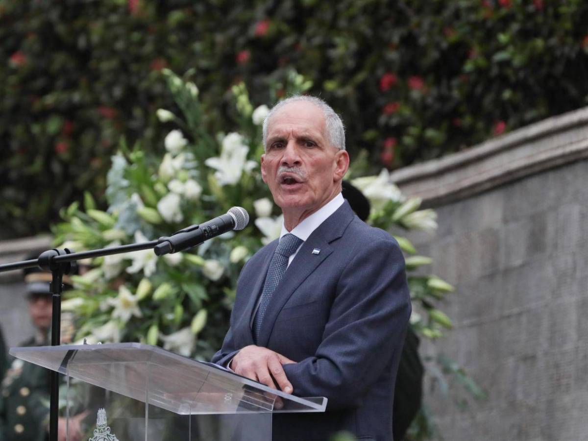“Presidente, lo amo”: Inéditas fotos del retiro de Floridalia durante el discurso de Asfura